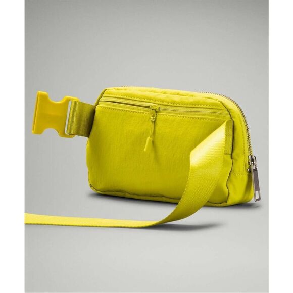 NWT Lululemon Everywhere Belt Bag Neon Green - Picture 5 of 8